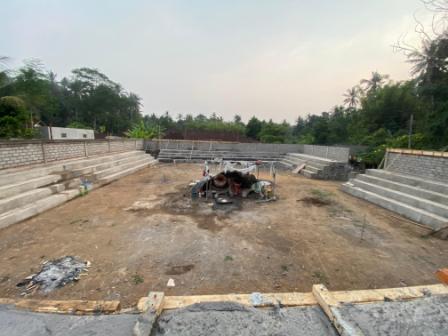 Pembangunan Lapangan Bola Voli di Desa Ngis